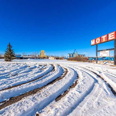 Blue Horse Motel Beiseker ภายนอก รูปภาพ