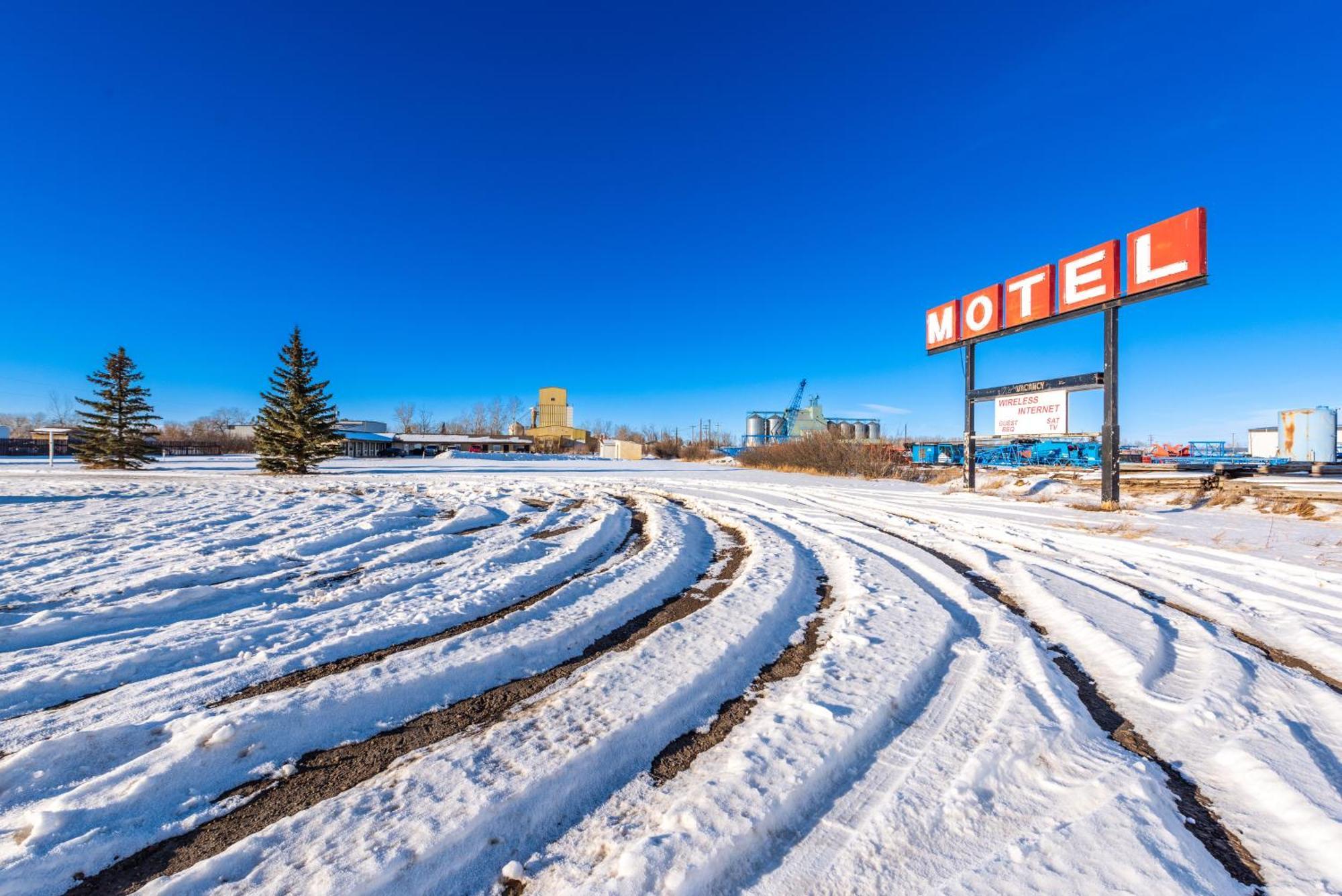 Blue Horse Motel Beiseker ภายนอก รูปภาพ