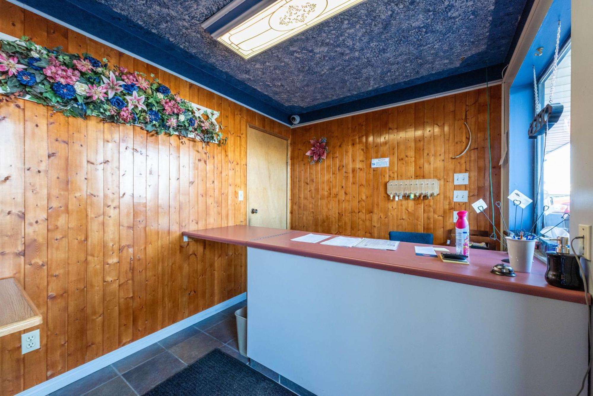 Blue Horse Motel Beiseker ภายนอก รูปภาพ