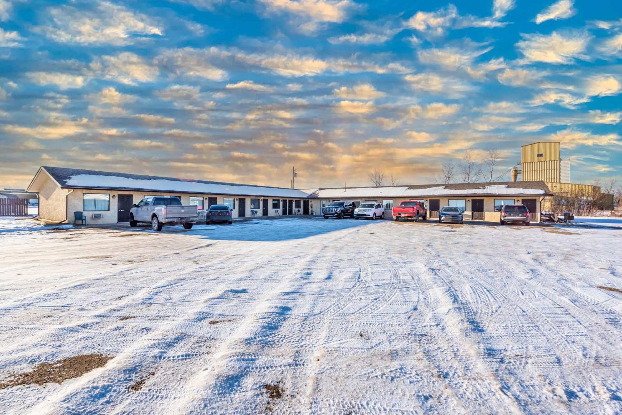 Blue Horse Motel Beiseker ภายนอก รูปภาพ