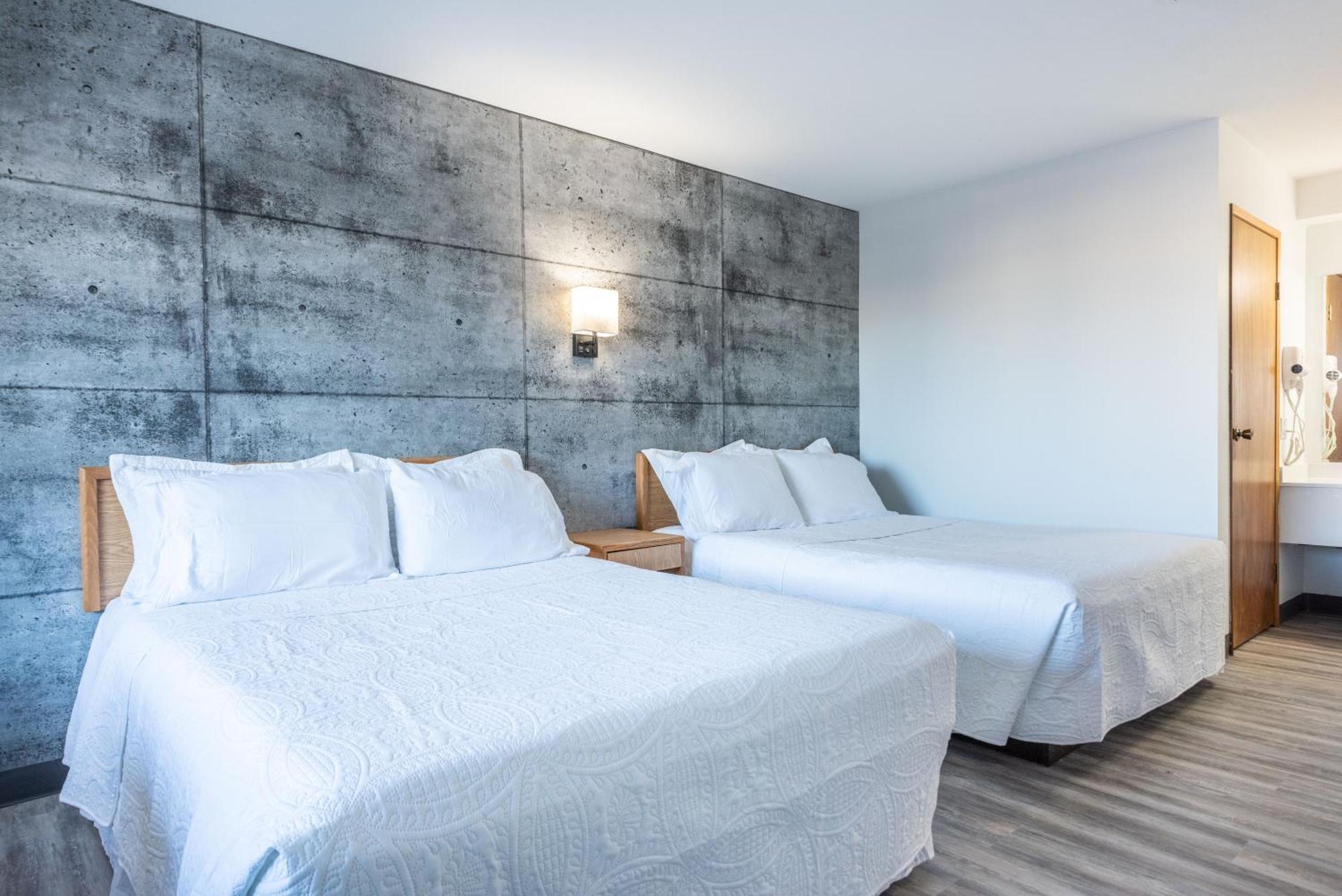 Blue Horse Motel Beiseker ภายนอก รูปภาพ